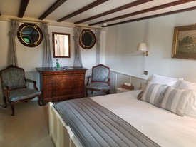 Renassiance cabin